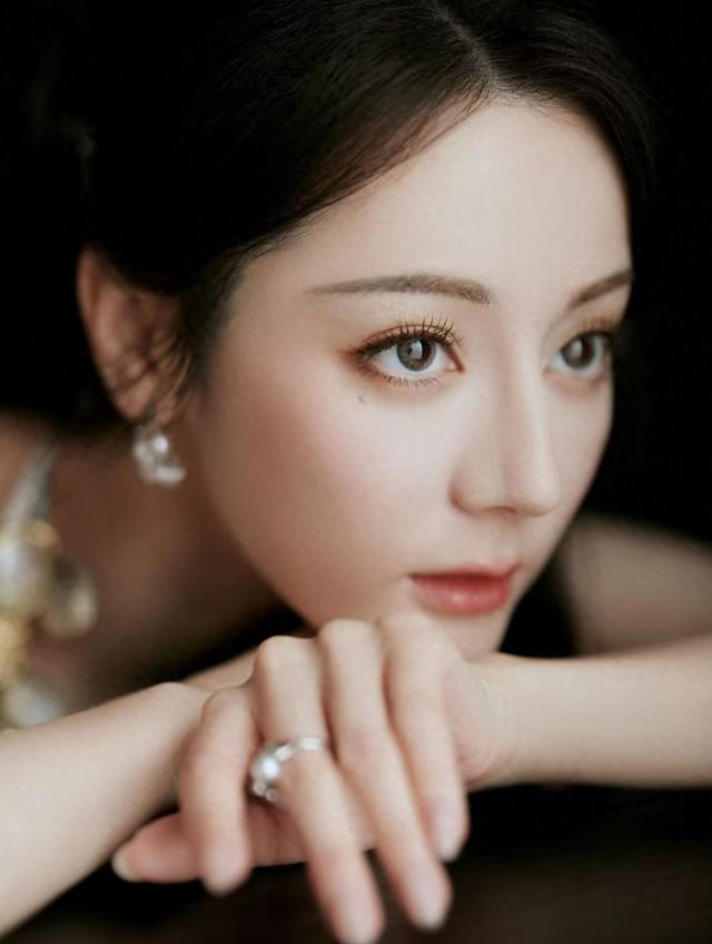 迪丽热巴写真1