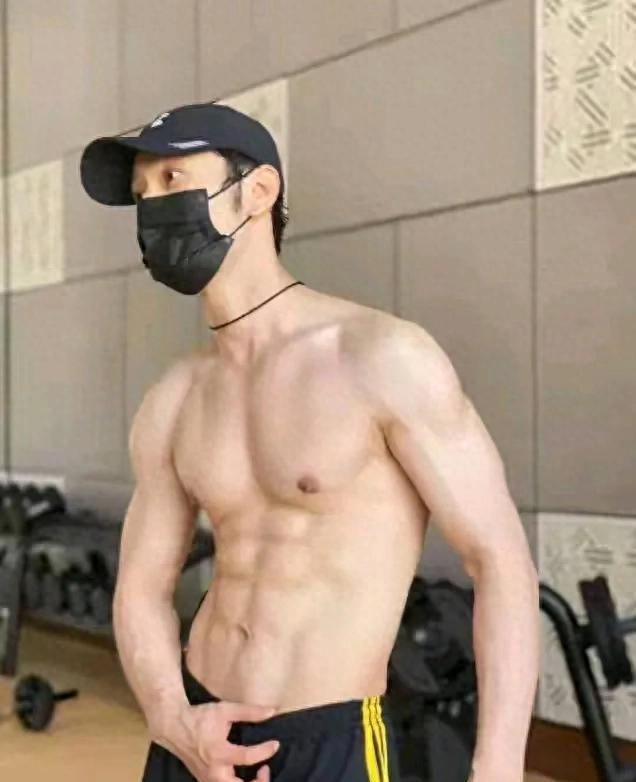 黄晓明身材对比照